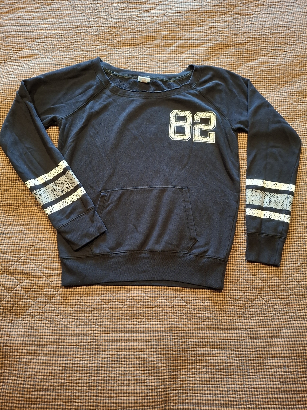 SO Womens Black Pullover Sweatshirt w/ White '82' & 'LOVE' Graphic